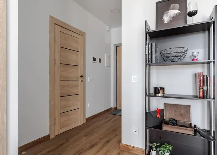 Home Sweet Home, Cozy Apartments, Free Underground Parking, Long Stays Welcome