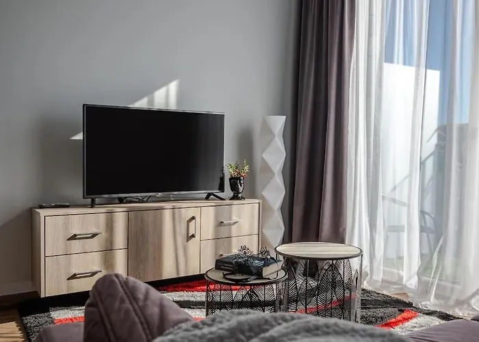 Home Sweet Home, Cozy Apartments, Free Underground Parking, Long Stays Welcome