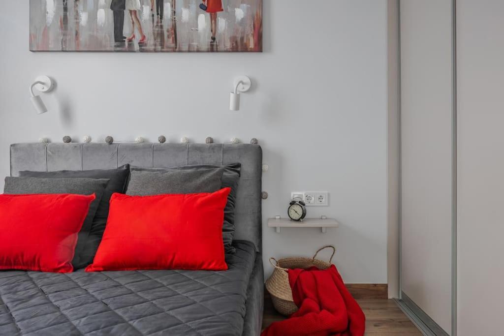 Sweet Home, Cozy Apartments, Free Underground Parking, Long Welcome Apartment
