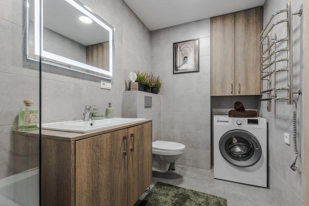 Sweet Home, Cozy Apartments, Free Underground Parking, Long Welcome *
