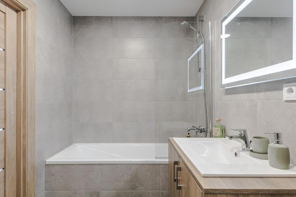 Sweet Home, Cozy Apartments, Free Underground Parking, Long Welcome Vilnius